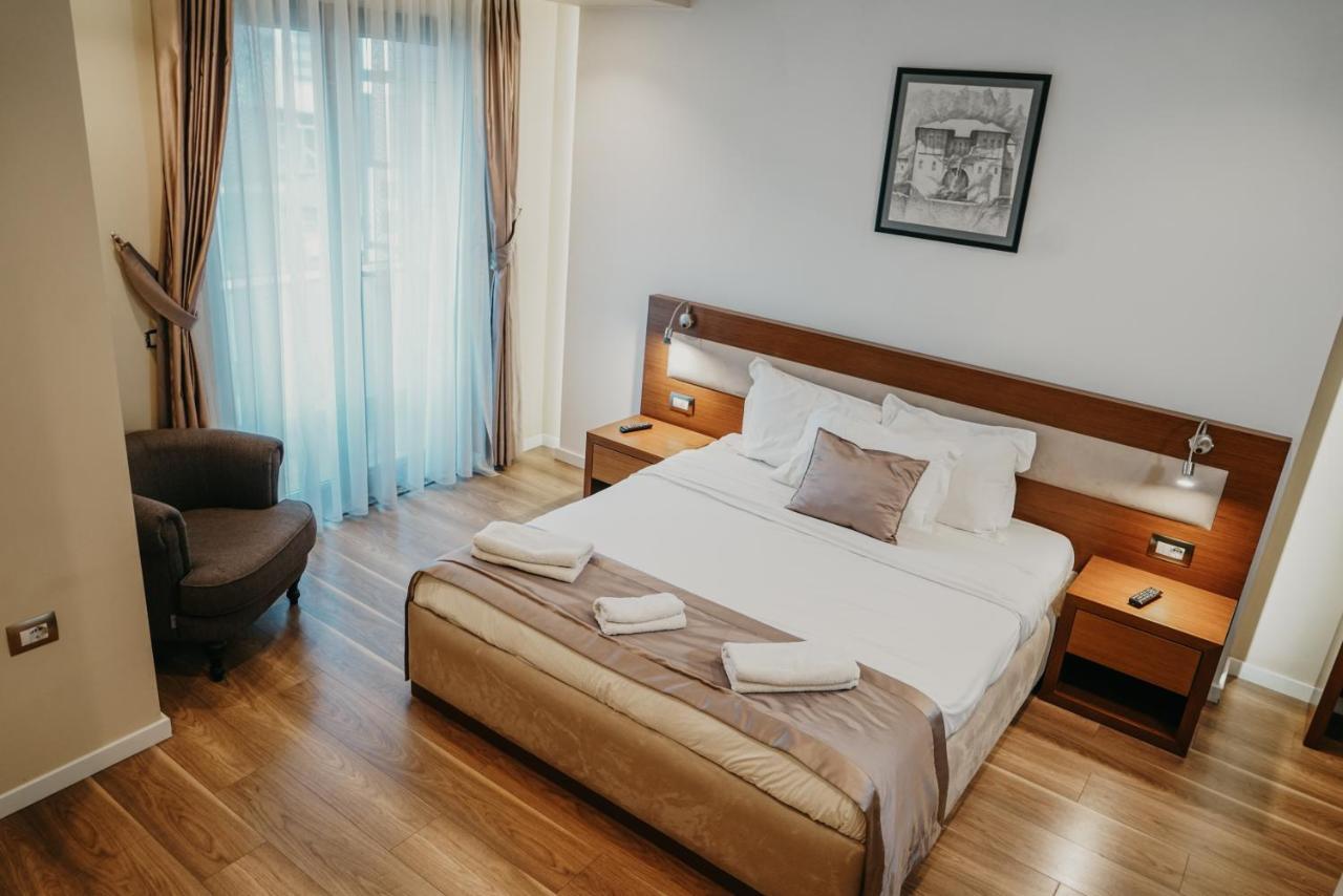 Center Hotel จีโรคาสเตอร์ ภายนอก รูปภาพ