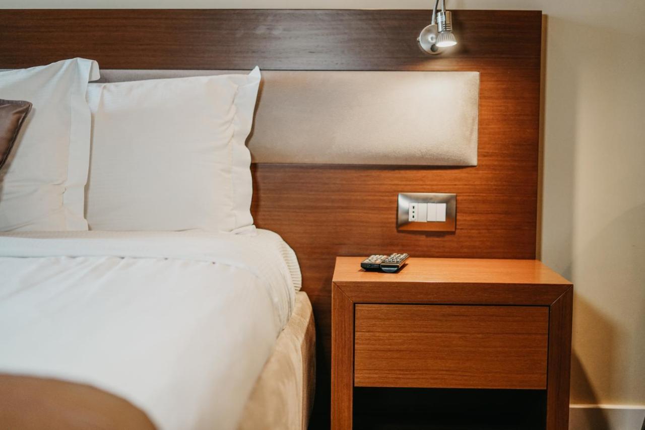 Center Hotel จีโรคาสเตอร์ ภายนอก รูปภาพ