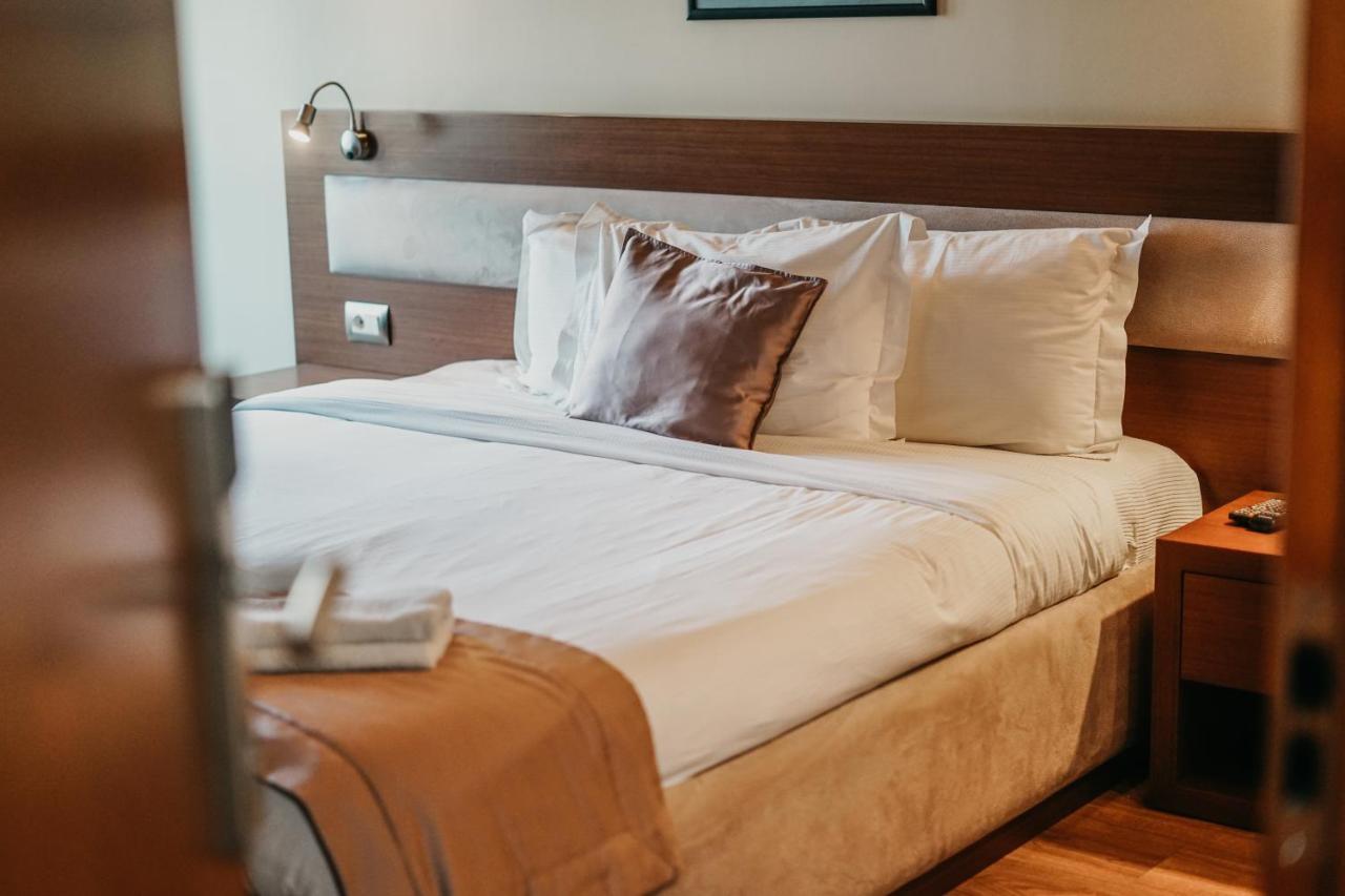 Center Hotel จีโรคาสเตอร์ ภายนอก รูปภาพ