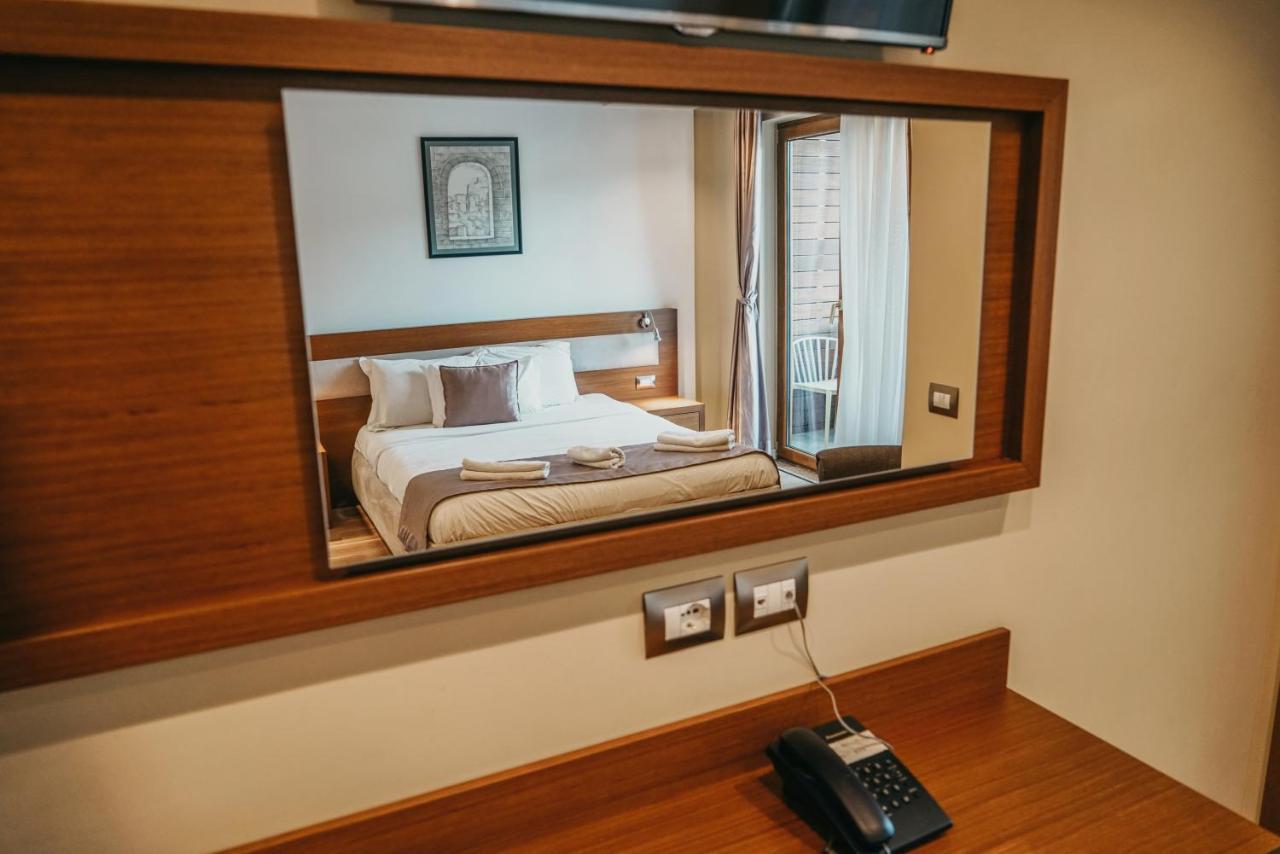 Center Hotel จีโรคาสเตอร์ ภายนอก รูปภาพ