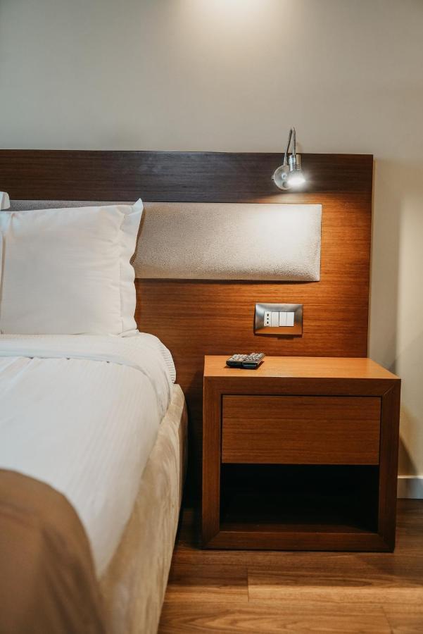 Center Hotel จีโรคาสเตอร์ ภายนอก รูปภาพ