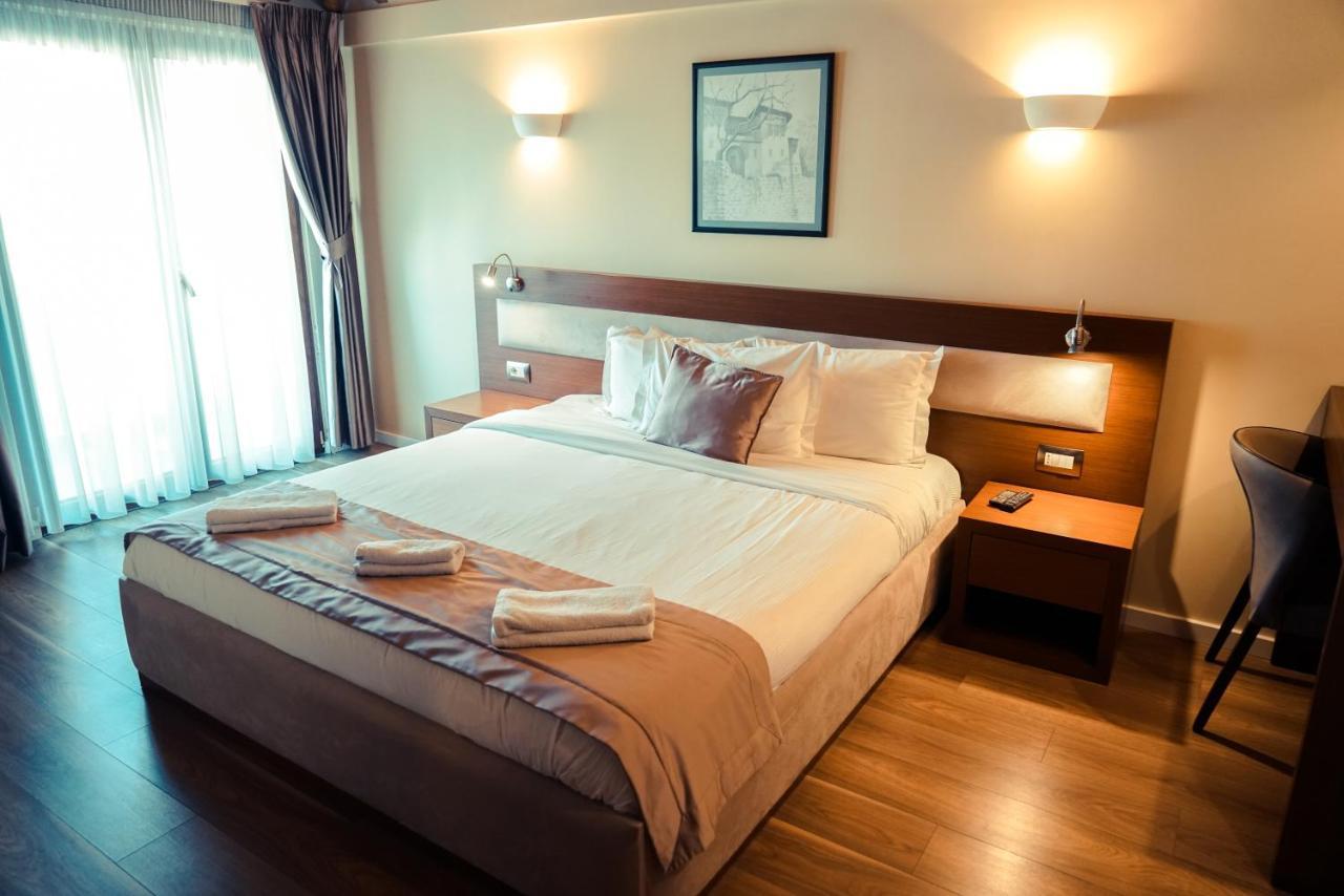 Center Hotel จีโรคาสเตอร์ ภายนอก รูปภาพ
