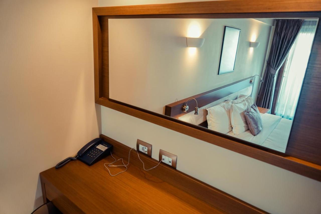 Center Hotel จีโรคาสเตอร์ ภายนอก รูปภาพ