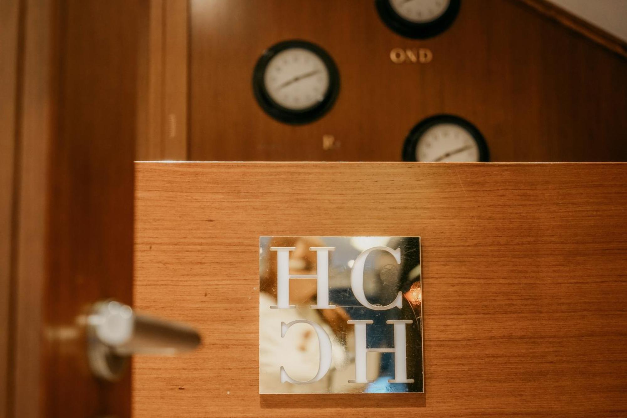 Center Hotel จีโรคาสเตอร์ ภายนอก รูปภาพ