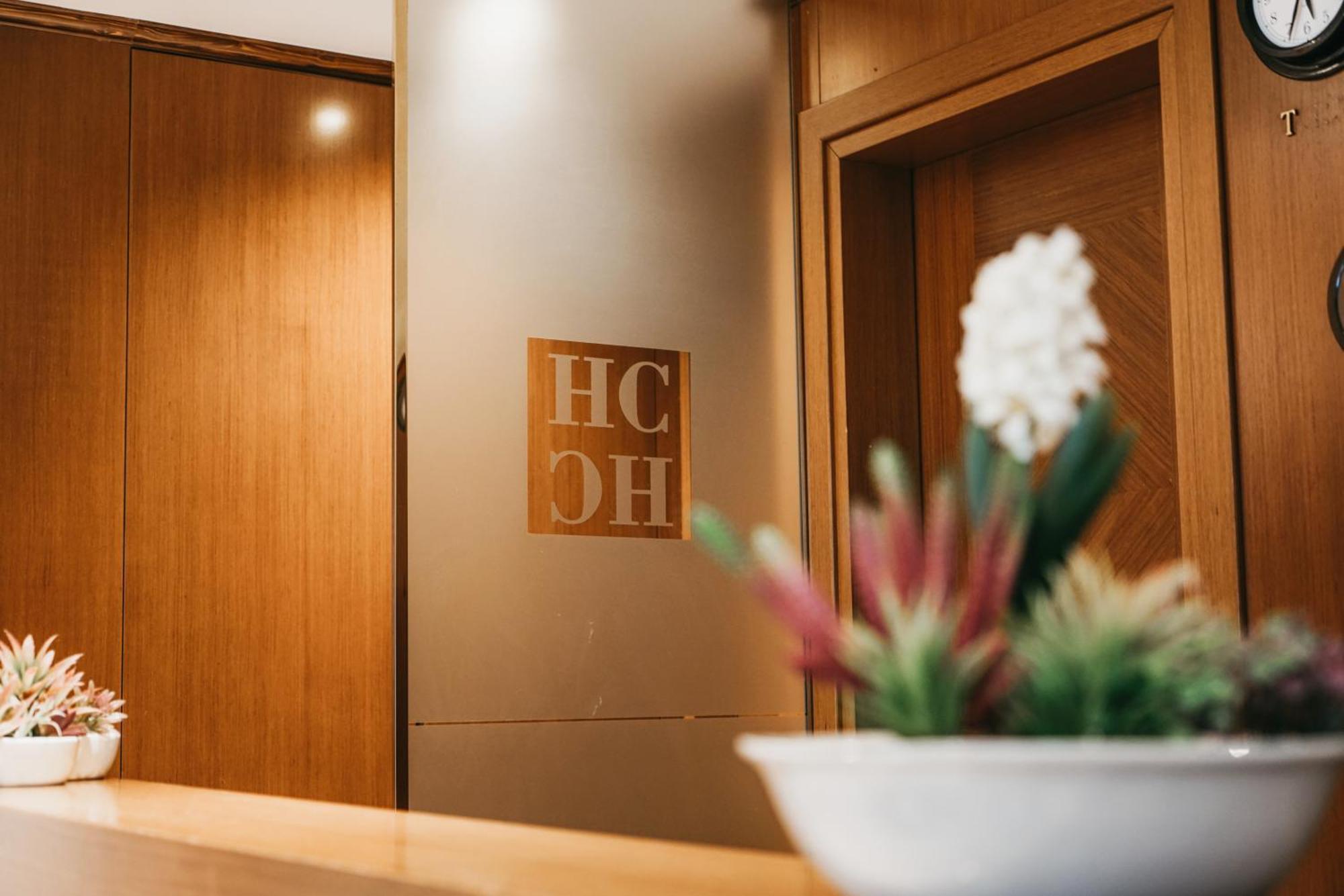 Center Hotel จีโรคาสเตอร์ ภายนอก รูปภาพ
